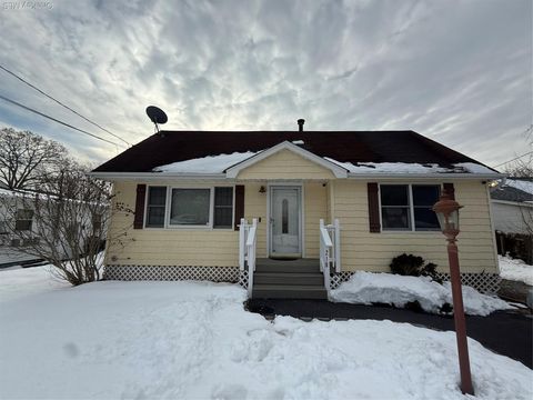 Photo of 218 Bayview Drive, Mastic Beach, NY 11951 (MLS # 965828)