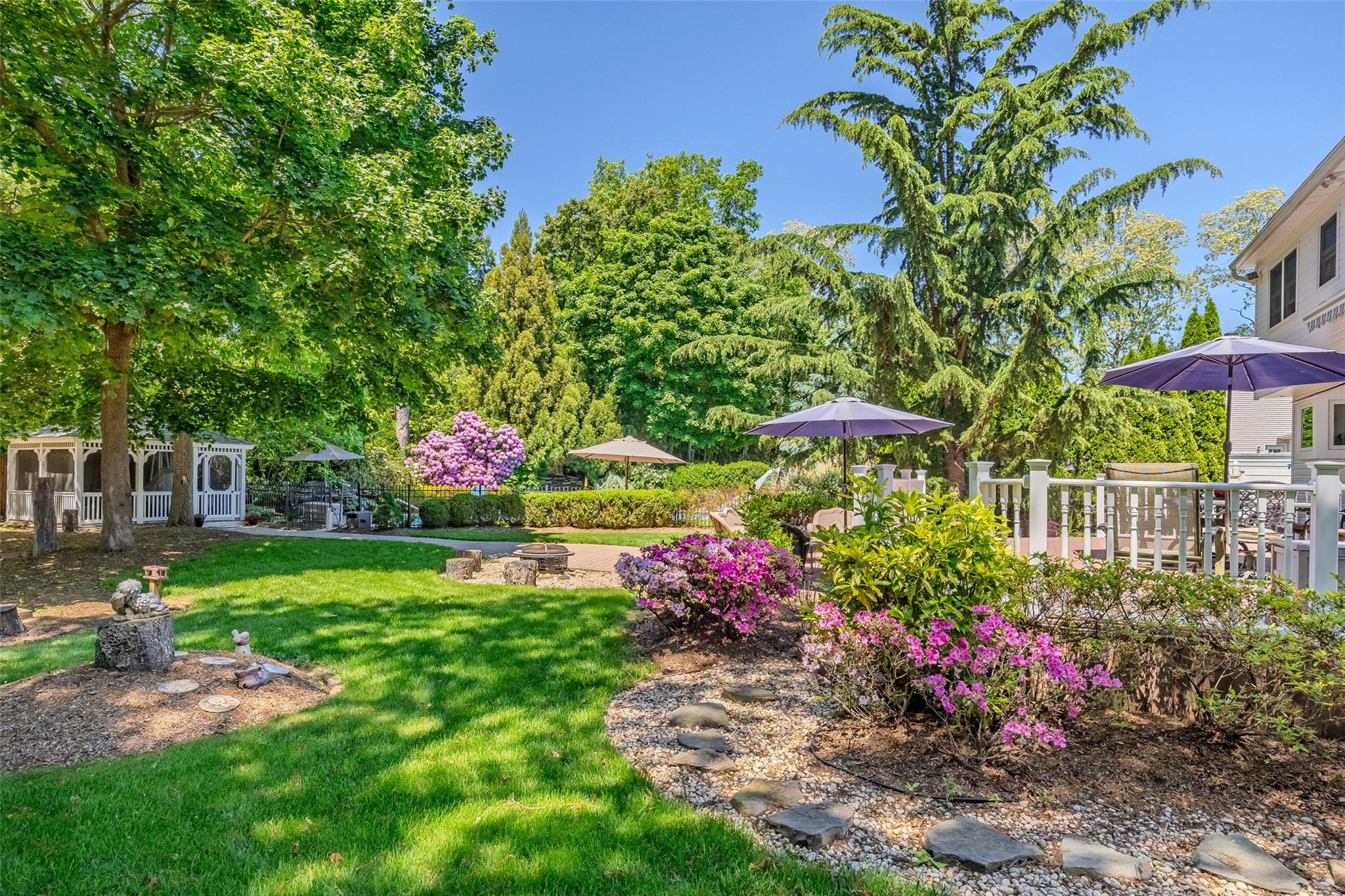 4 Pak Court, East Setauket, New York image 39