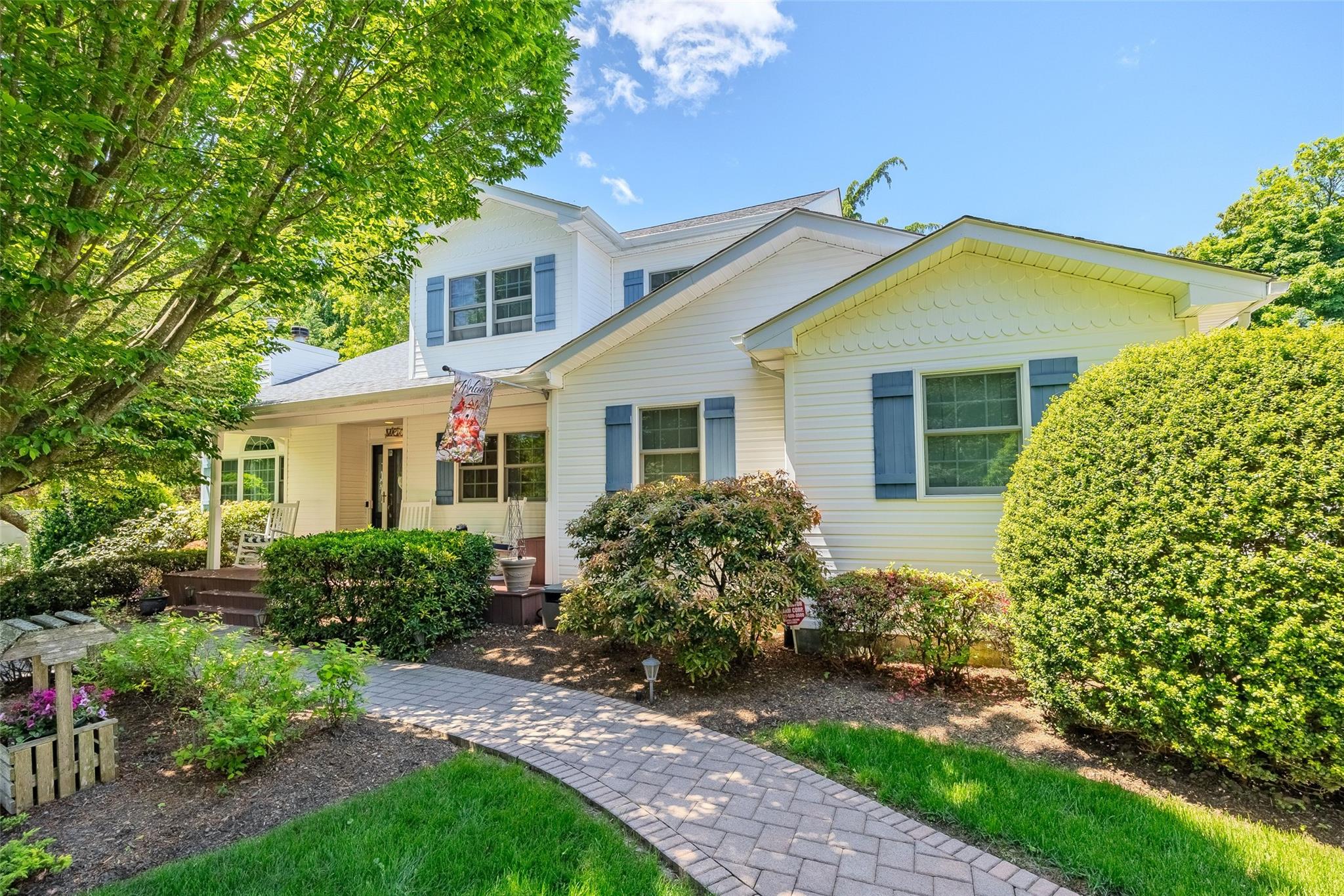 Property for Sale at Pak Court, East Setauket, Hamptons, NY - Bedrooms: 4 
Bathrooms: 3.5  - $889,000