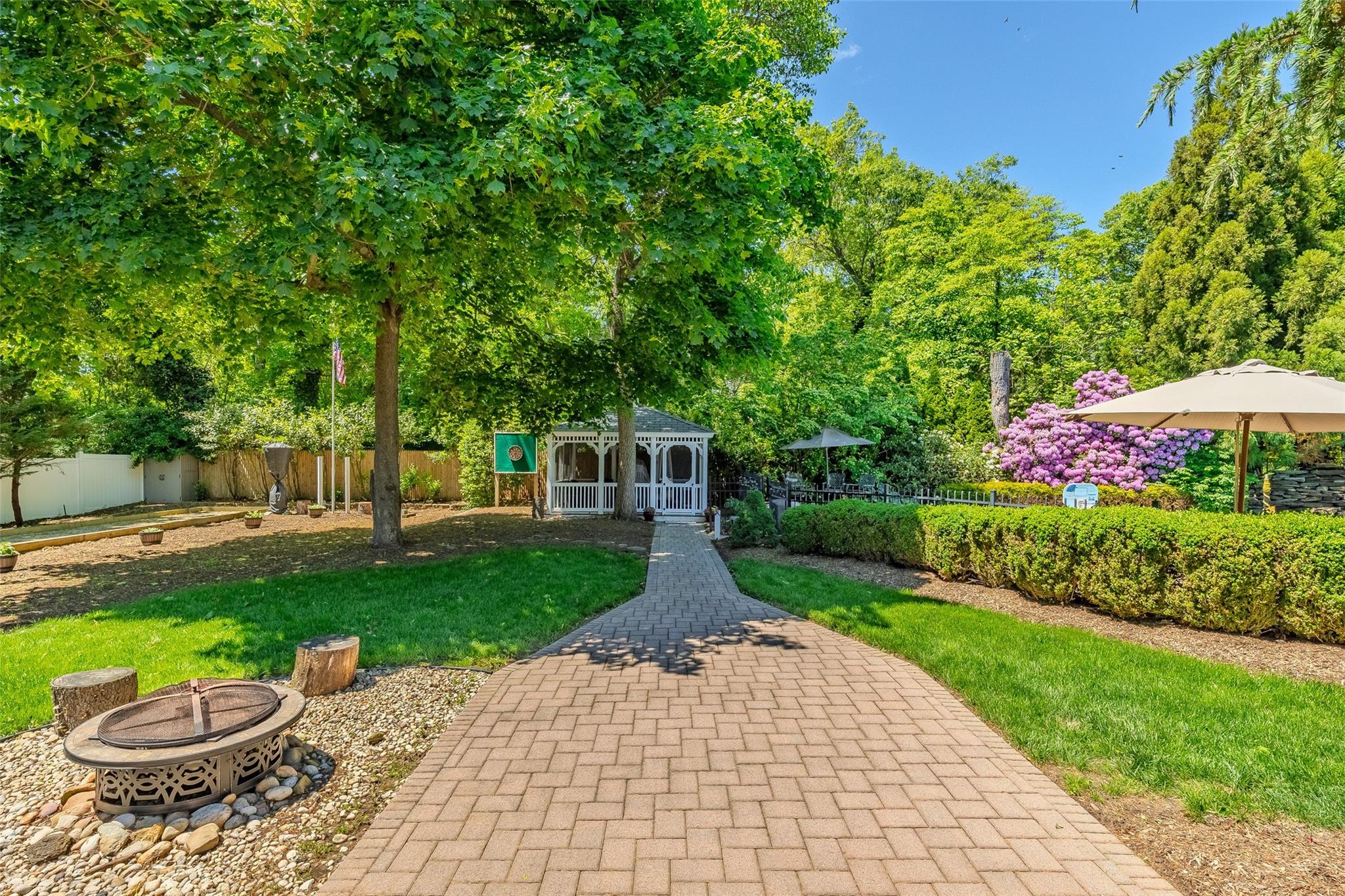4 Pak Court, East Setauket, New York image 37