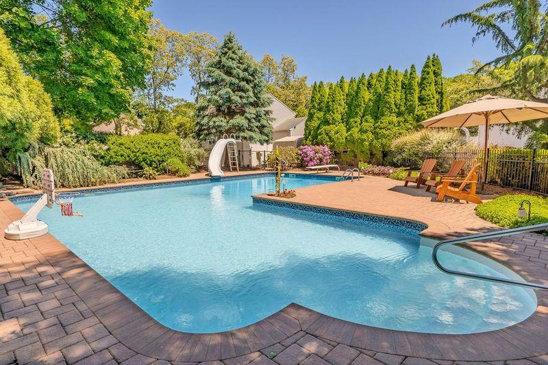 4 Pak Court, East Setauket, New York image 7