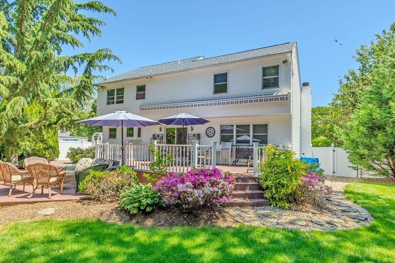 4 Pak Court, East Setauket, New York image 36