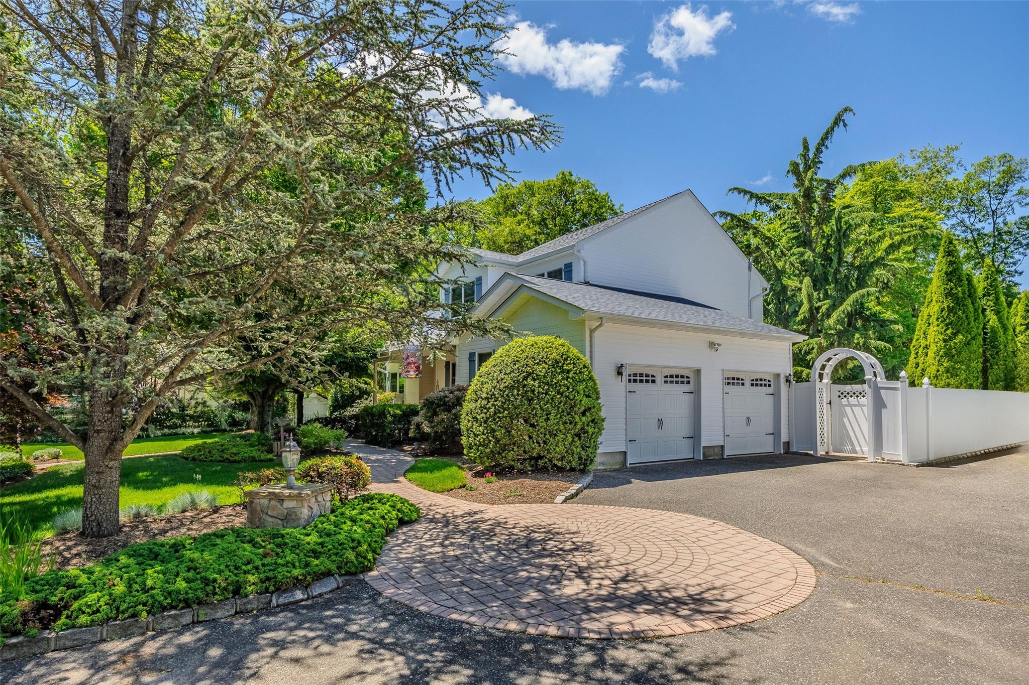 4 Pak Court, East Setauket, New York image 2