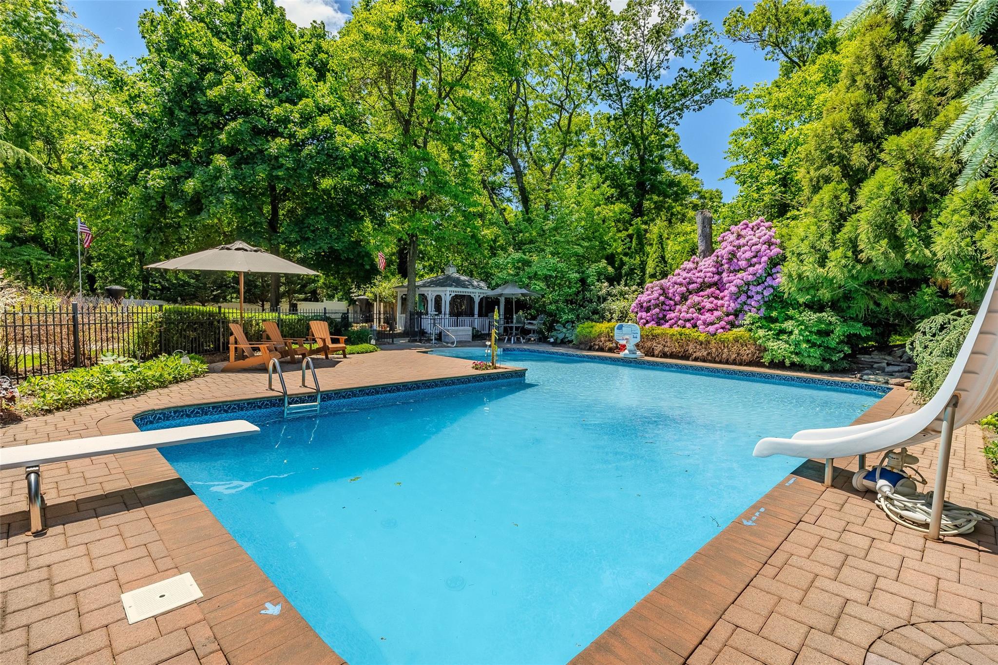 4 Pak Court, East Setauket, New York image 46