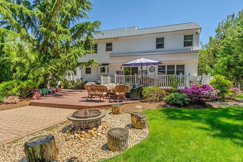 4 Pak Court, East Setauket, New York image 35