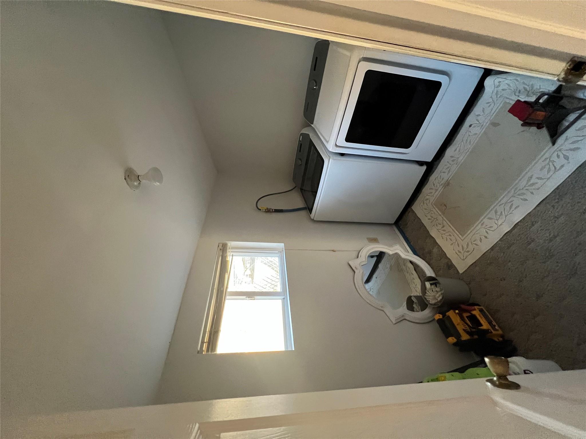 907 W Americus Avenue, East Patchogue, Florida image 32
