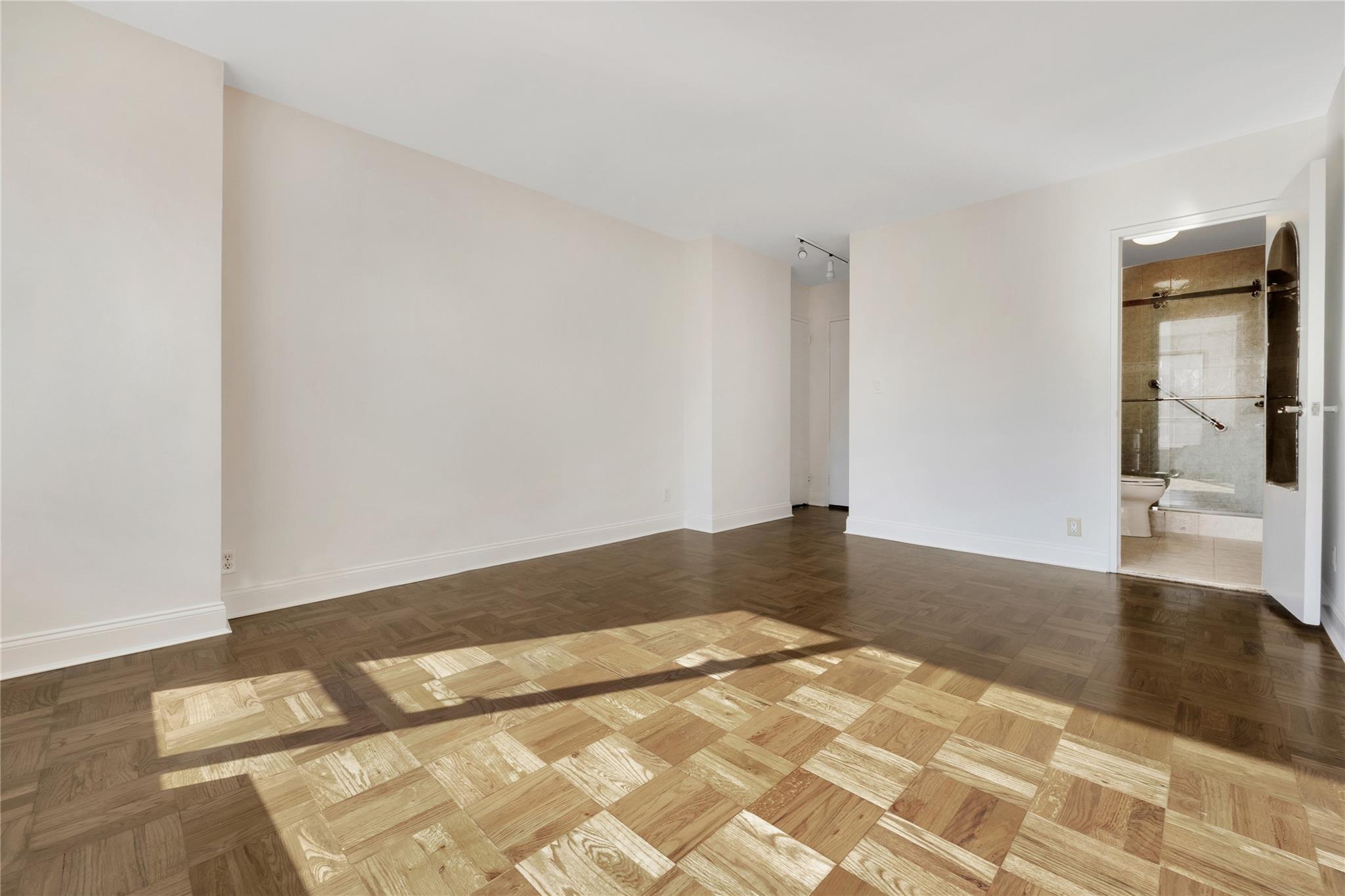 166-25 Powells Cove Boulevard #4G, Beechhurst, New York image 12