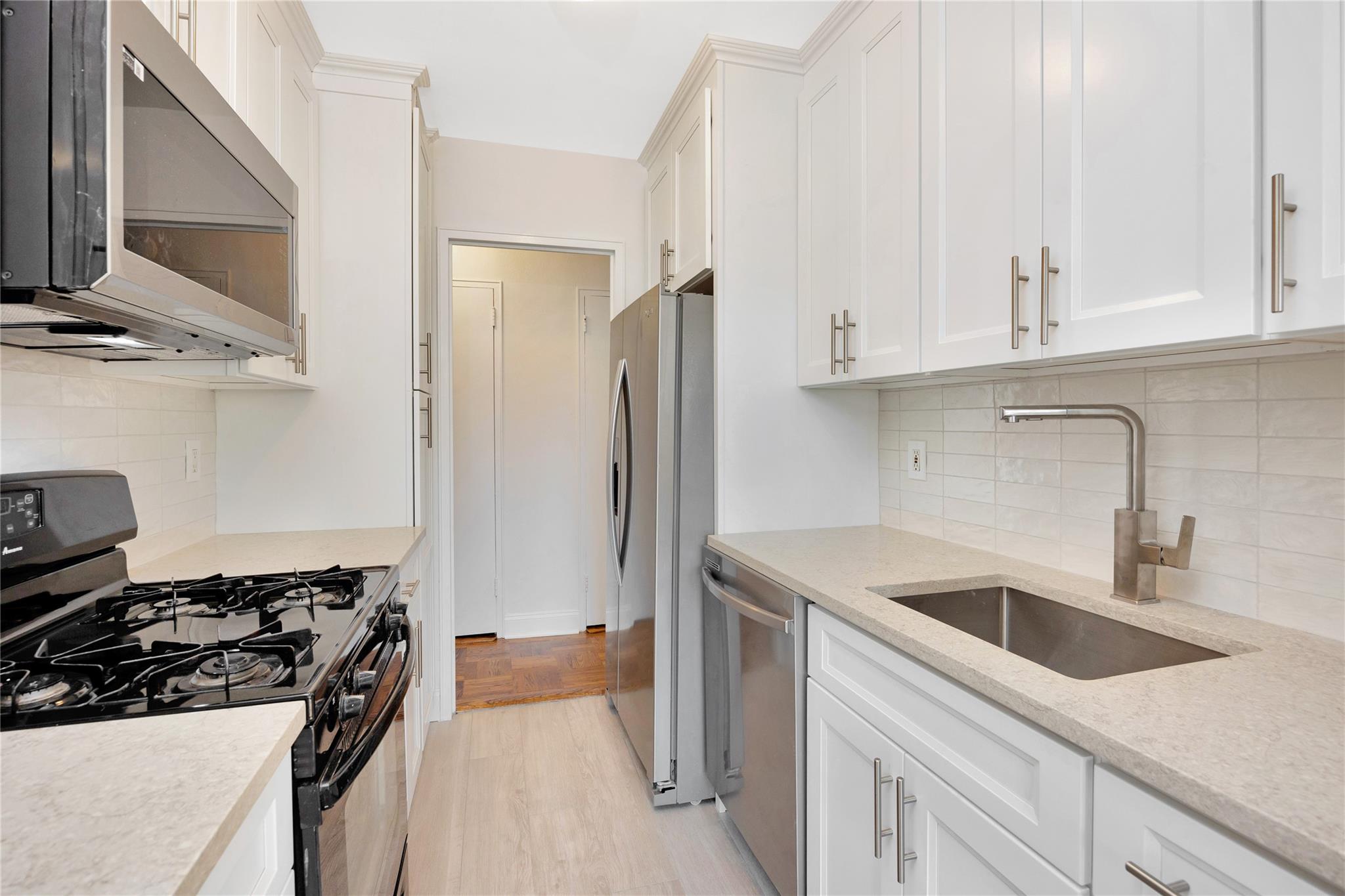 166-25 Powells Cove Boulevard #4G, Beechhurst, New York image 9