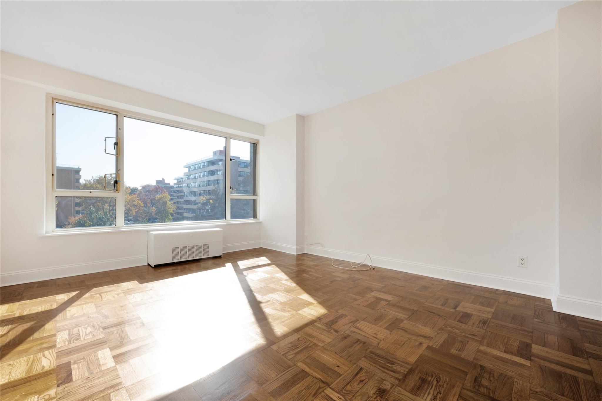 166-25 Powells Cove Boulevard #4G, Beechhurst, New York image 11