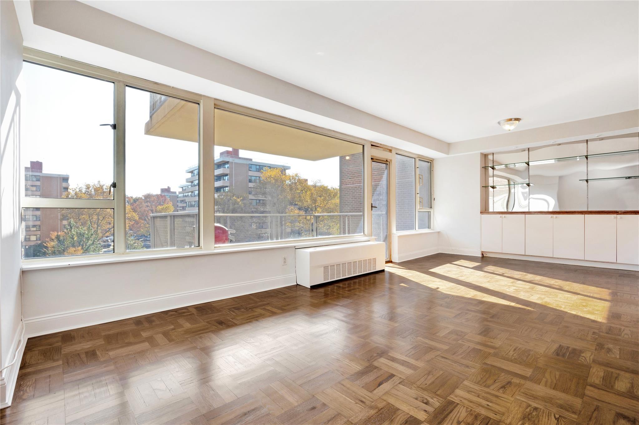 166-25 Powells Cove Boulevard #4G, Beechhurst, New York image 1