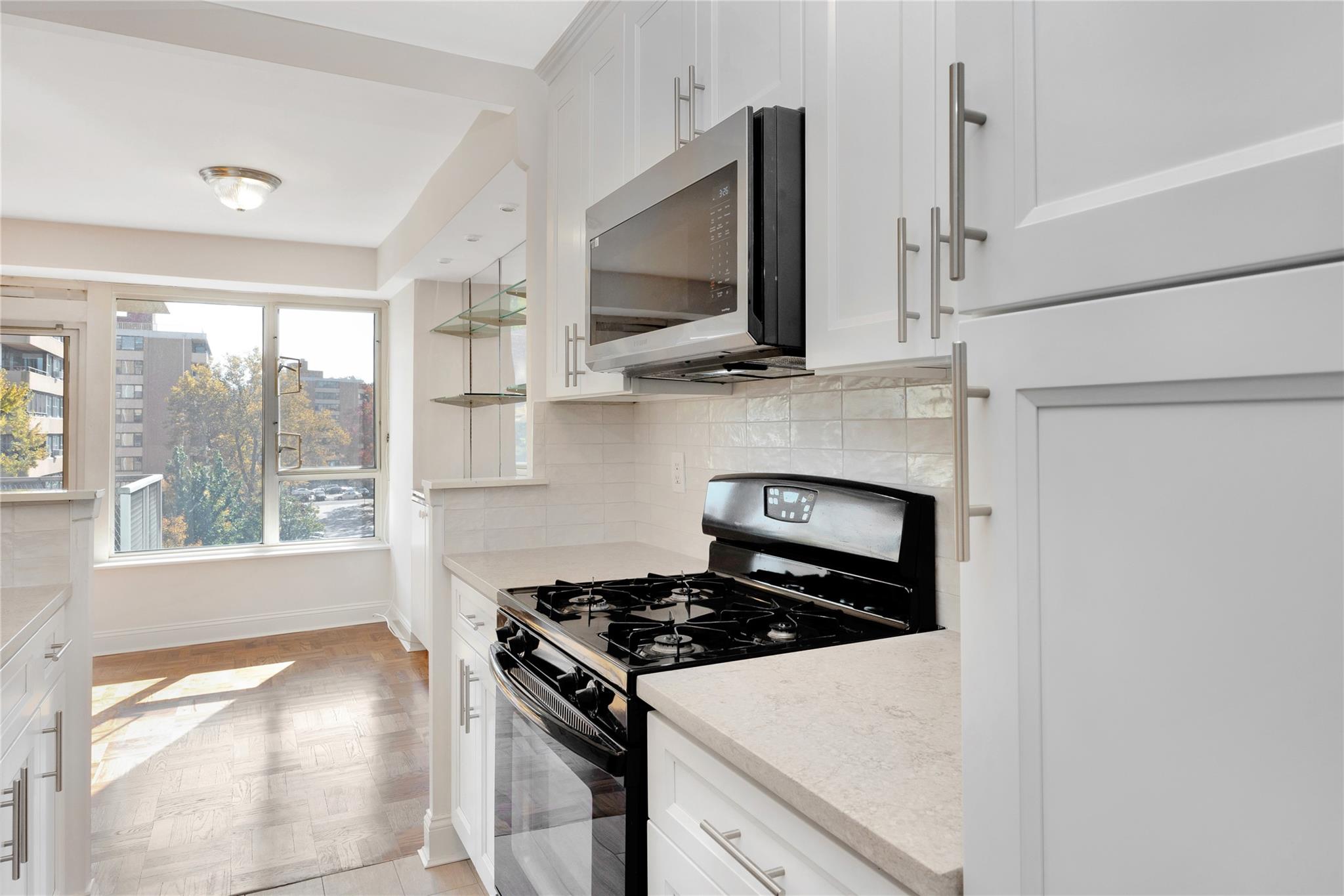 166-25 Powells Cove Boulevard #4G, Beechhurst, New York image 7