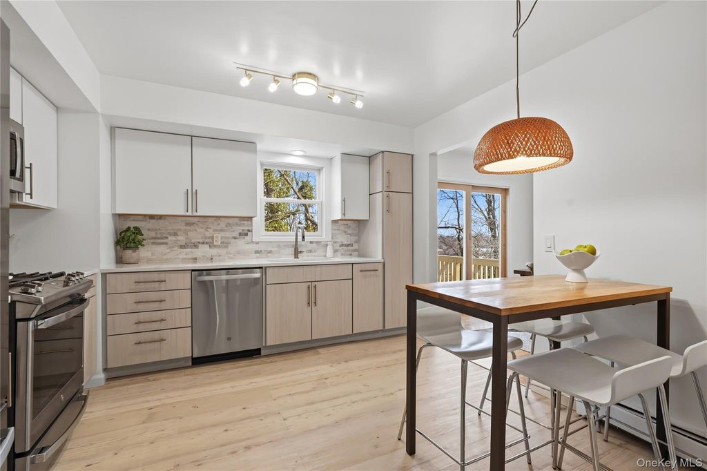 Photo of 166 Highview Street, Mamaroneck, NY 10543 (MLS # 940723)