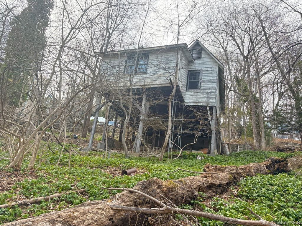 Photo of 25 Harper St, Lake Peekskill, NY 10579 (MLS # 979240)