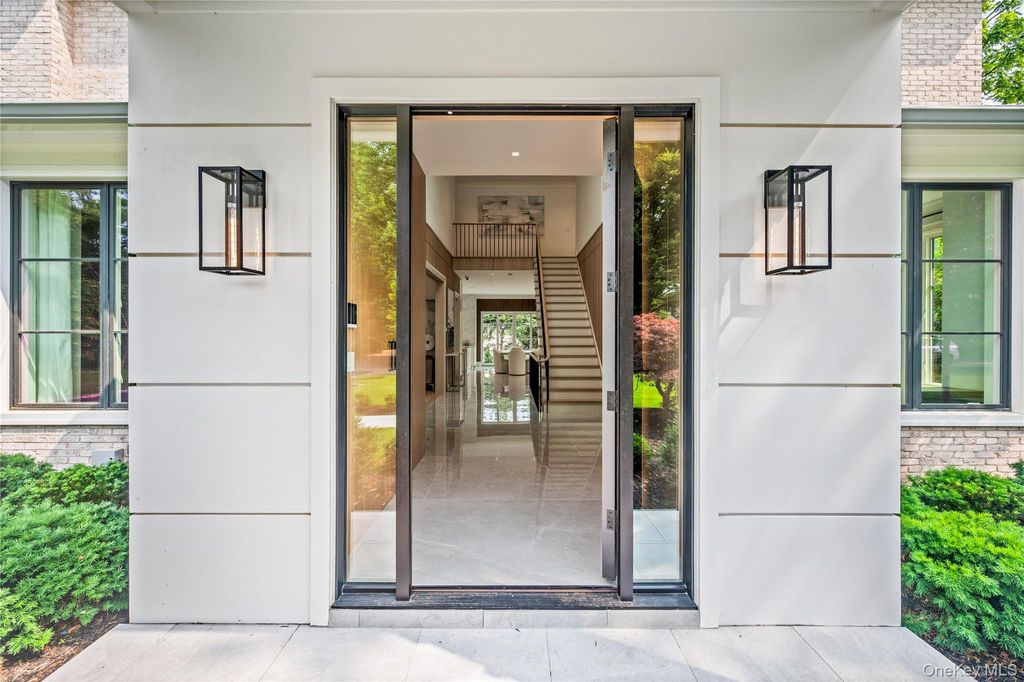 Photo of 7 Mirrielees Road, Great Neck, NY 11021 (MLS # 961364)