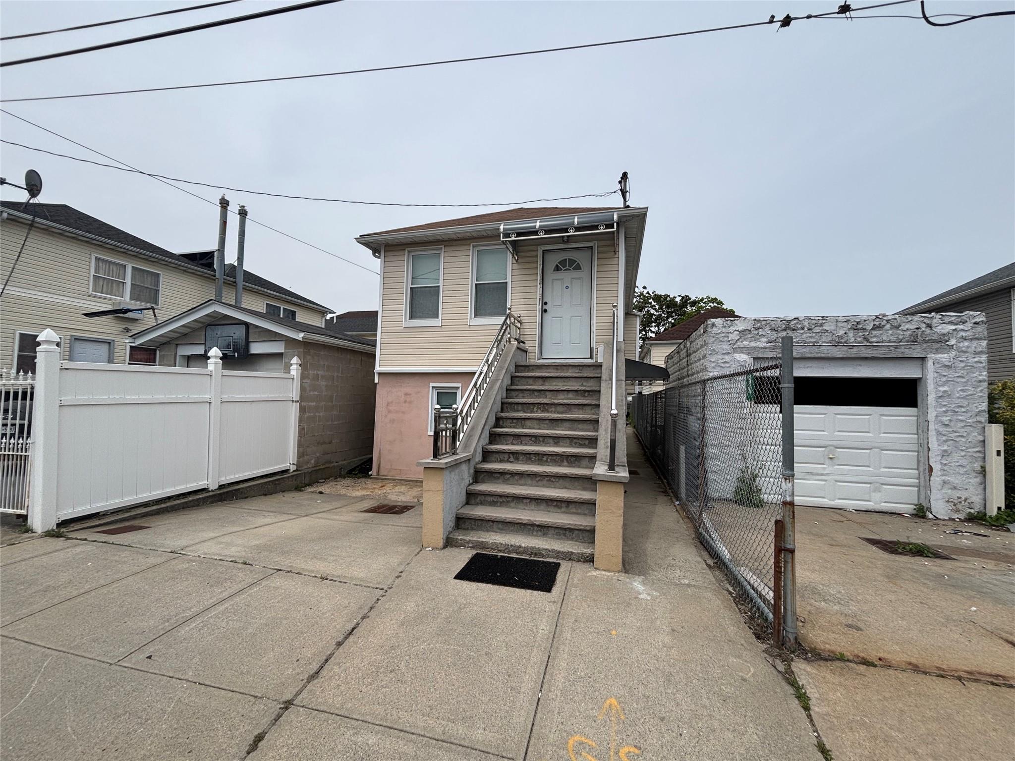 Property for Sale at Gouverneur Avenue, Arverne, Queens, NY - Bedrooms: 4 
Bathrooms: 2 
Rooms: 8  - $649,000