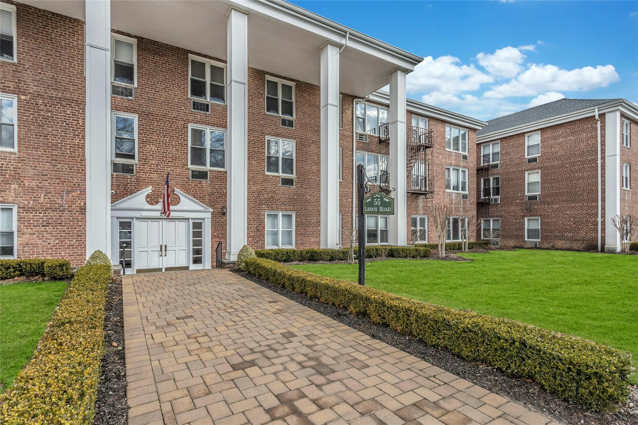55 Lenox Rd #1N, Rockville Centre, New York image 2