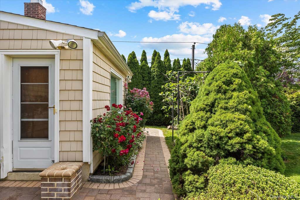 Photo of 228 Robby Lane, Manhasset Hills, NY 11040 (MLS # 1012692)