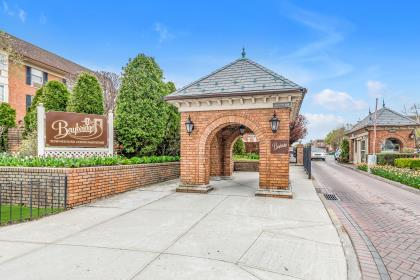 Robin Lane 11-L, Bayside, Queens, NY - 1 Bedrooms  
1 Bathrooms  
3 Rooms - 