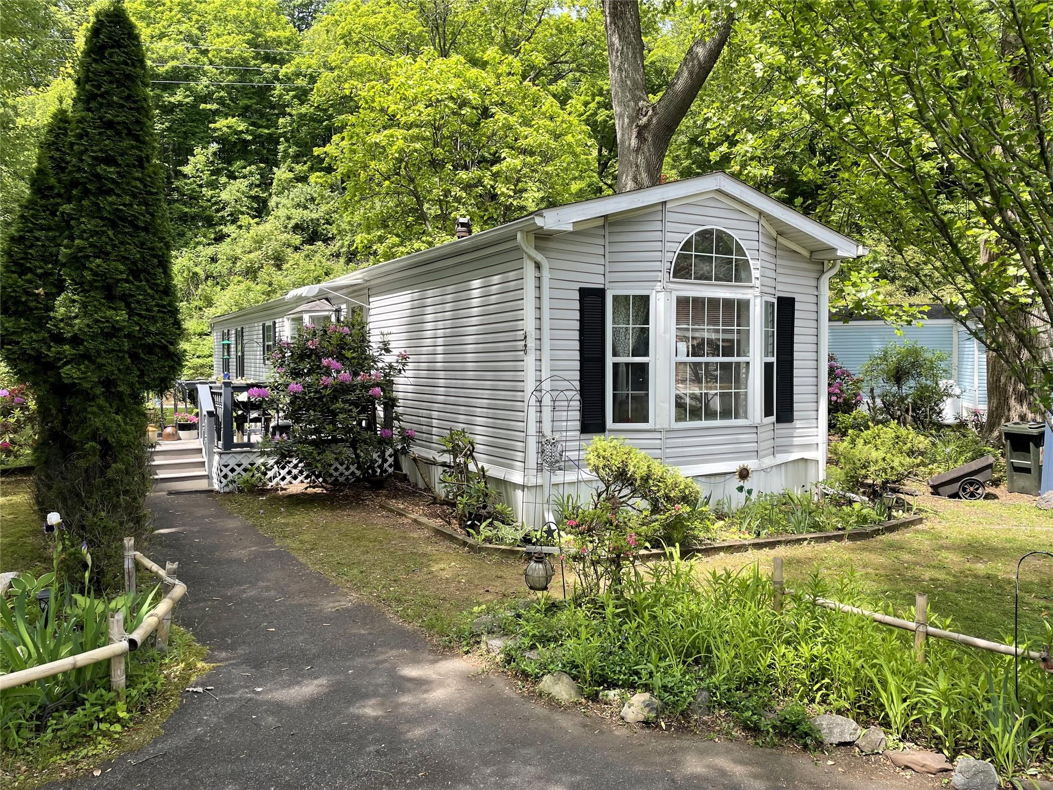 Josephine Avenue, Rosendale, New York - 2 Bedrooms  
2 Bathrooms  
6 Rooms - 