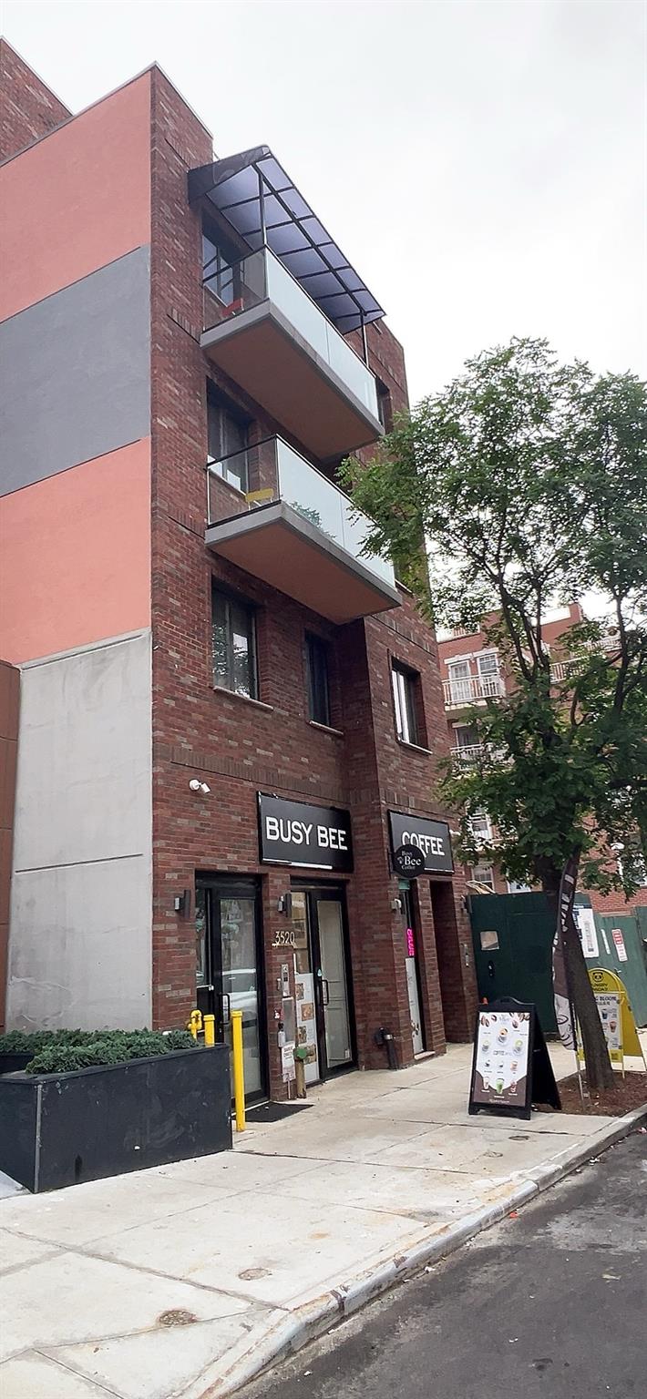 Leavitt Street, Flushing, Queens, NY - 2 Bedrooms  
1 Bathrooms  
4 Rooms - 