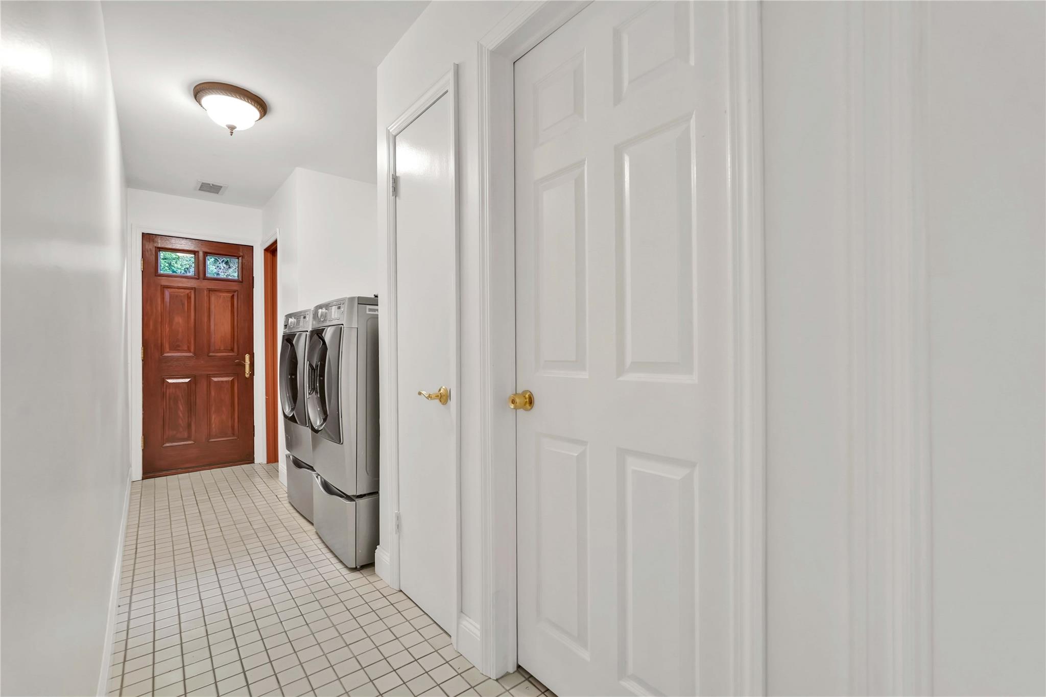 9 Lynridge Lane, Huntington, New York image 11