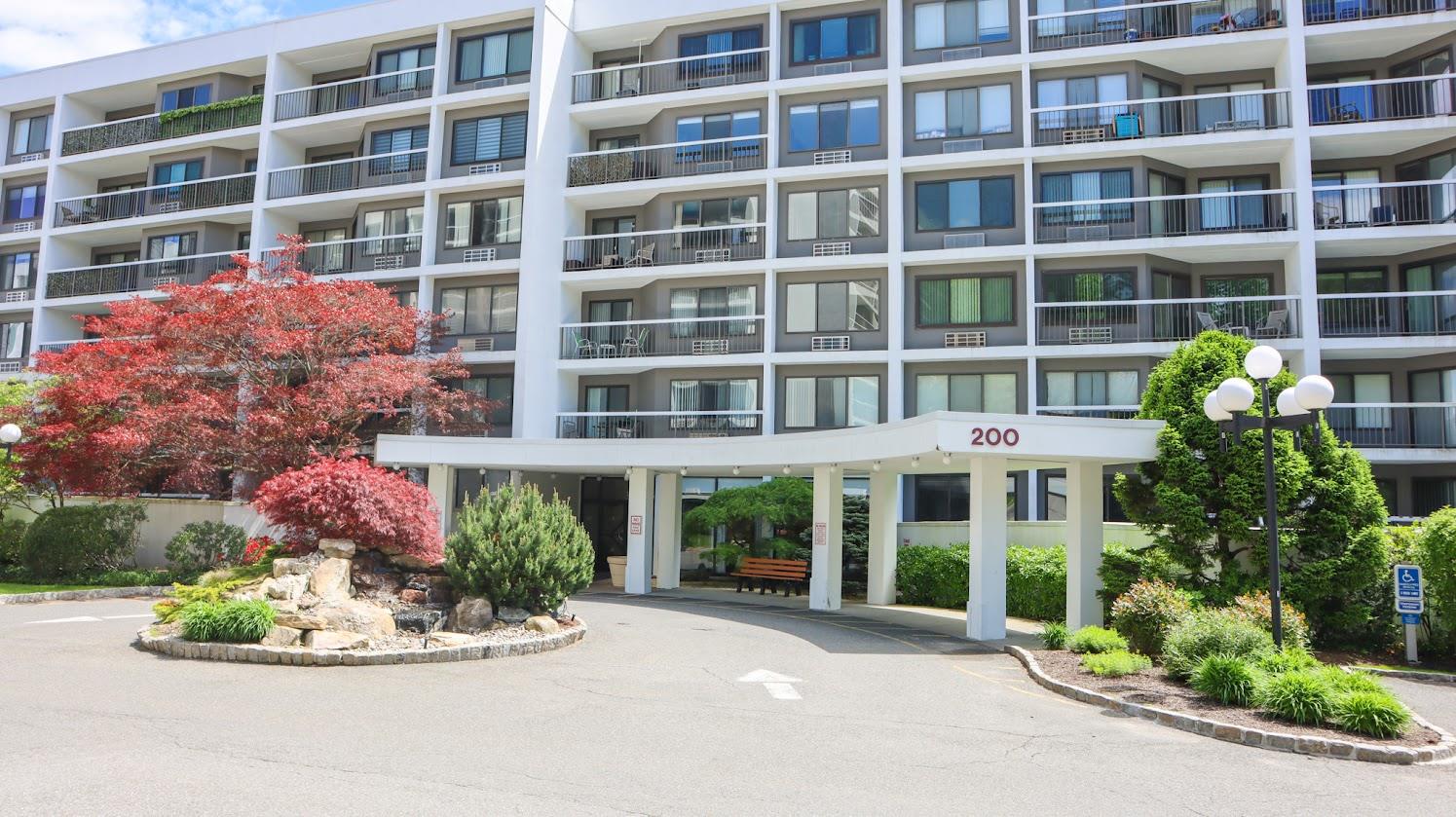 200 High Point Drive #302, Hartsdale, New York image 1