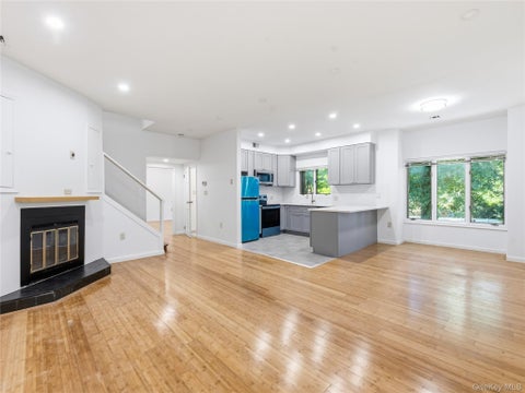 Condo For Rent - 130 S. Middle Neck Road #6<br/> Nassau County, Great Neck, NY 11021