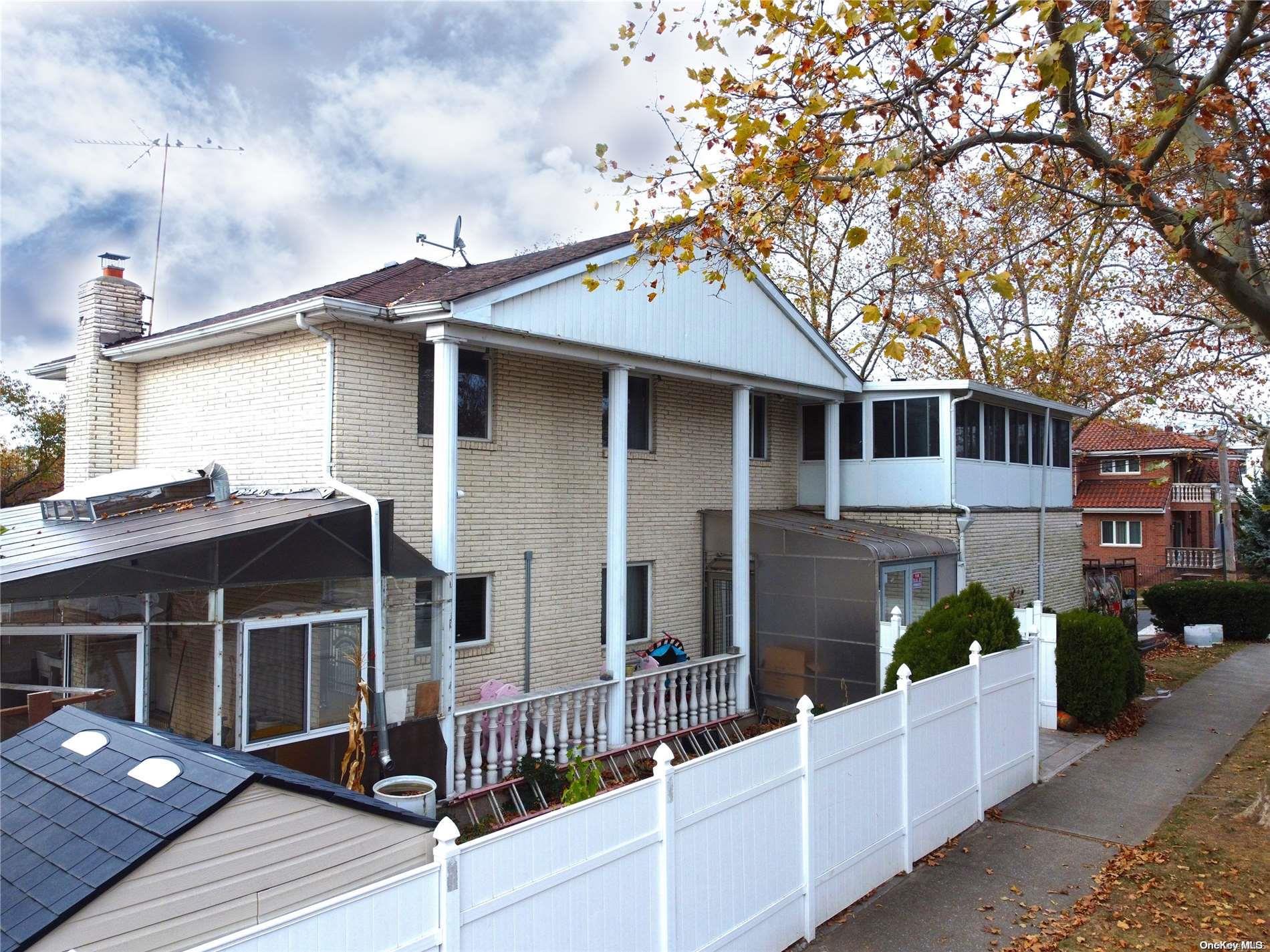 Property for Sale at 11 Avenue, Whitestone, Queens, NY - Bedrooms: 4 
Bathrooms: 4 
Rooms: 16  - $1,728,000