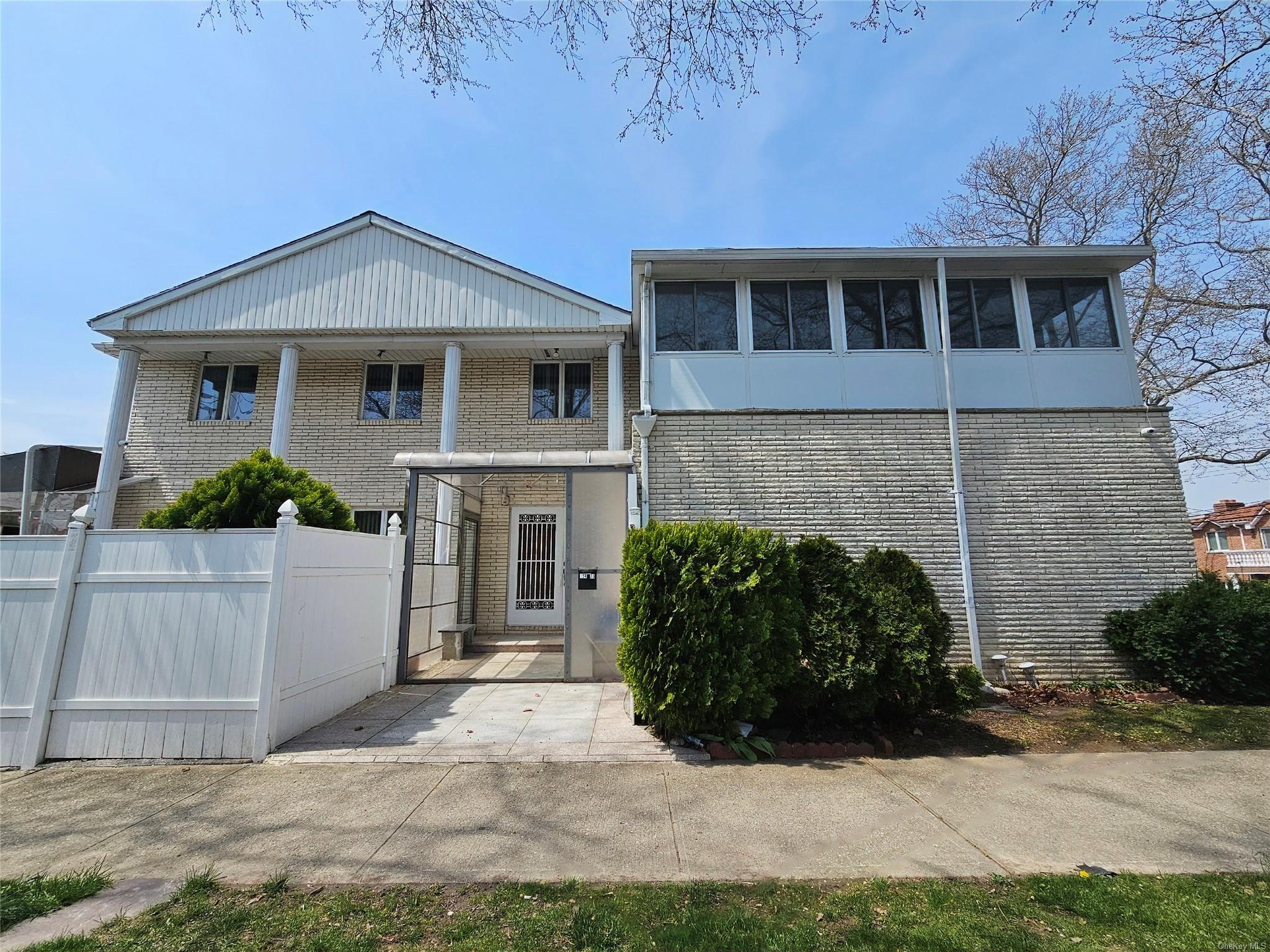 11 Avenue, Whitestone, Queens, NY - 4 Bedrooms  
4 Bathrooms  
16 Rooms - 