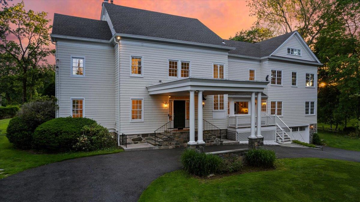 Boston Post Road, Rye, New York - 5 Bedrooms  
6 Bathrooms  
15 Rooms - 