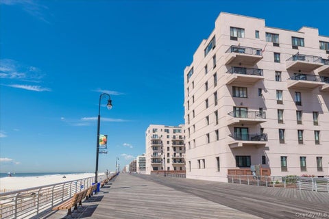 Condo For Rent - 100 W Broadway #3J<br/> Nassau County, Long Beach, NY 11561