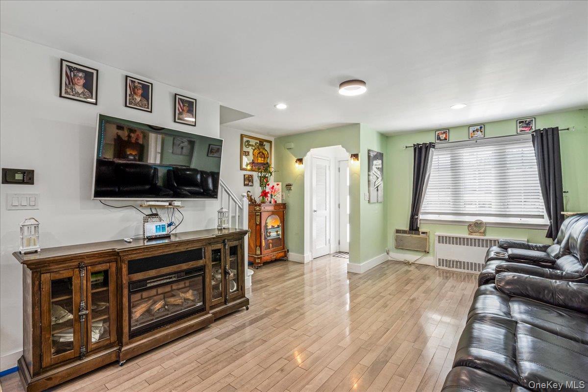 1904 Bronxdale Avenue