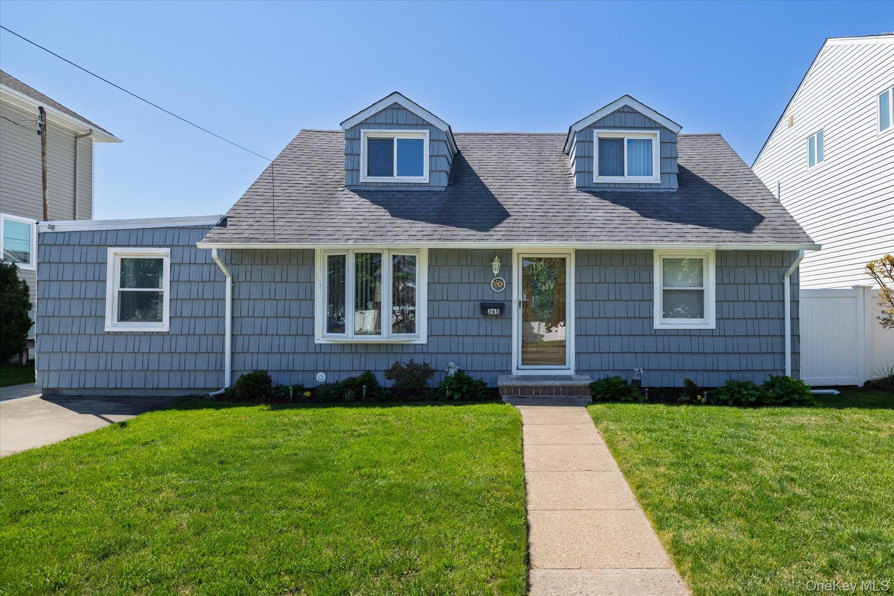 265 W Windsor Parkway - Photo 2