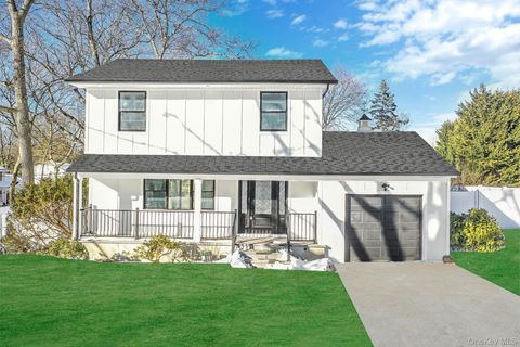 Homes For Sale - 39 E Lyons Street<br/> Melville, NY 11747