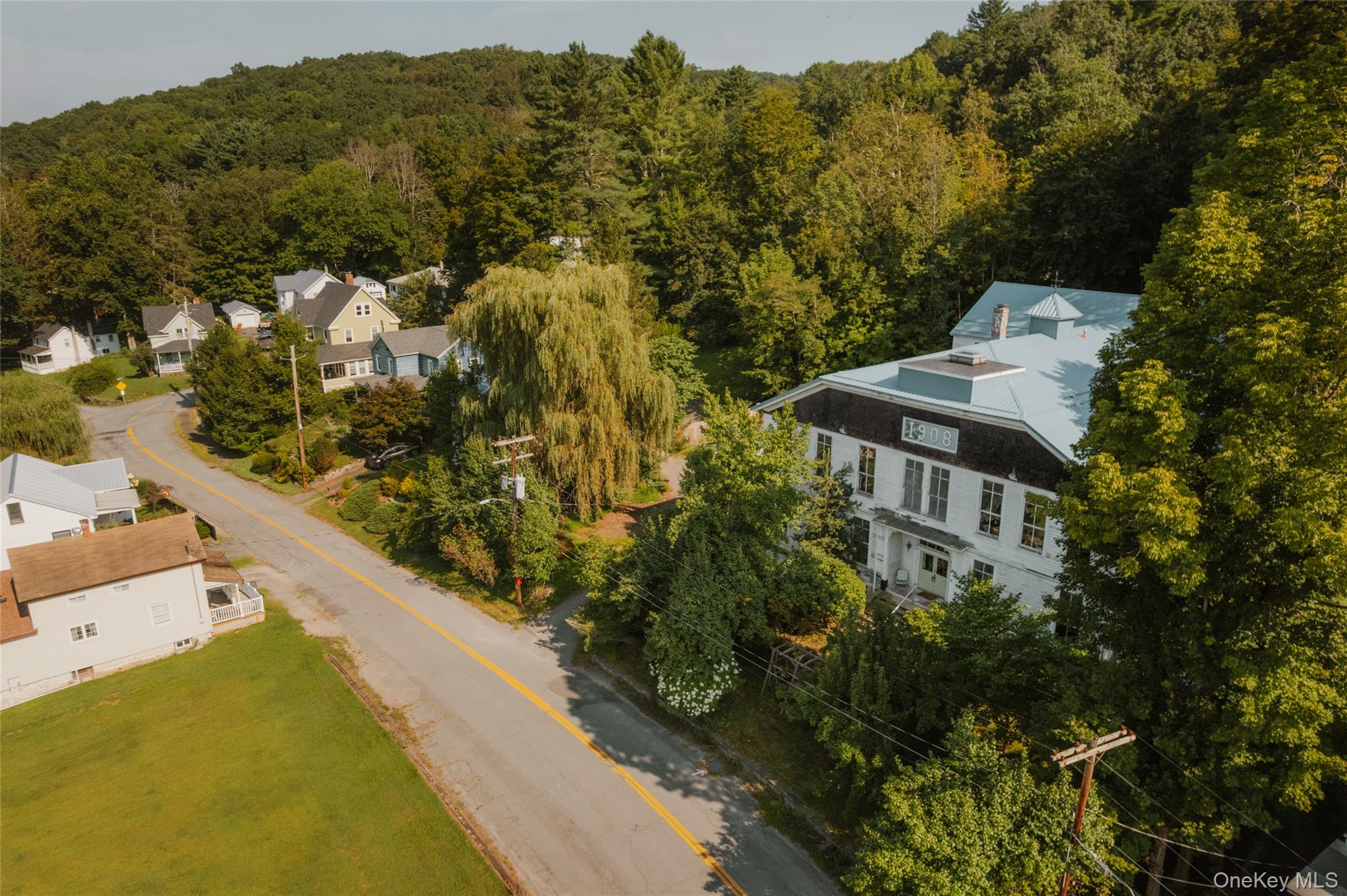 48 Upper Main Street