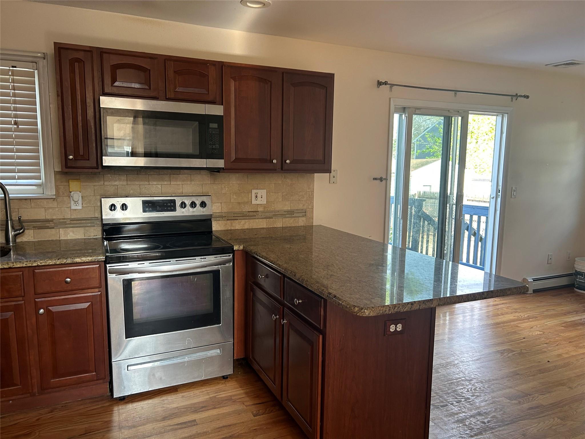21 Pine Cone Street, Middle Island, New York image 8