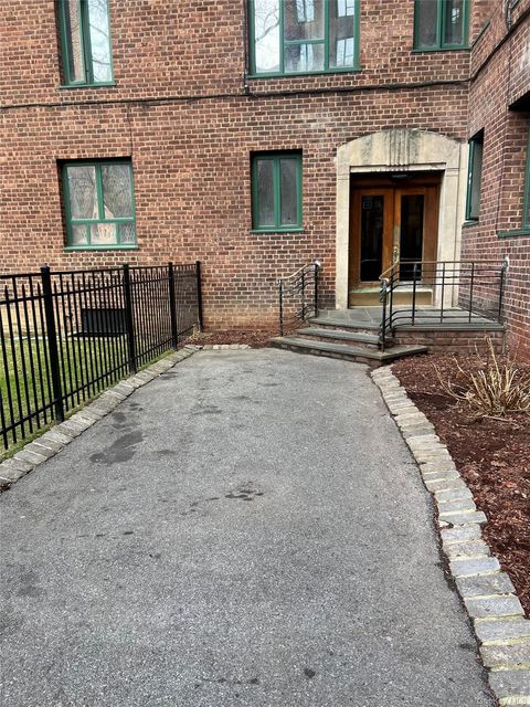 Condo For Sale - 1651 Metropolitan Avenue #5E<br/> Bronx County, Bronx, NY 10462