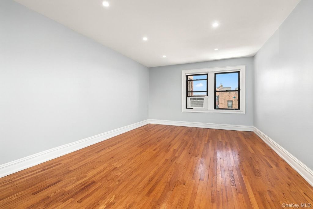 Photo of 1 Franklin Avenue #6A, White Plains, NY 10601 (MLS # 962596)