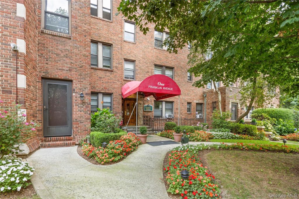 Photo of 1 Franklin Avenue #6A, White Plains, NY 10601 (MLS # 962596)