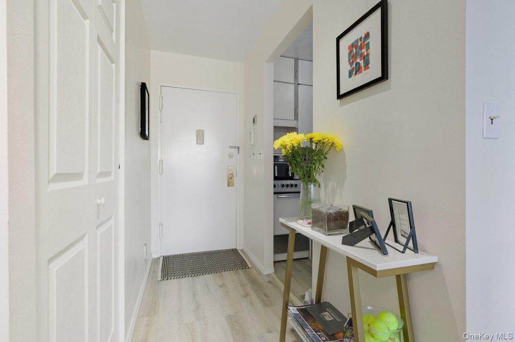 Photo of 2 Richmond Road #5F, Lido Beach, NY 11561 (MLS # 954852)