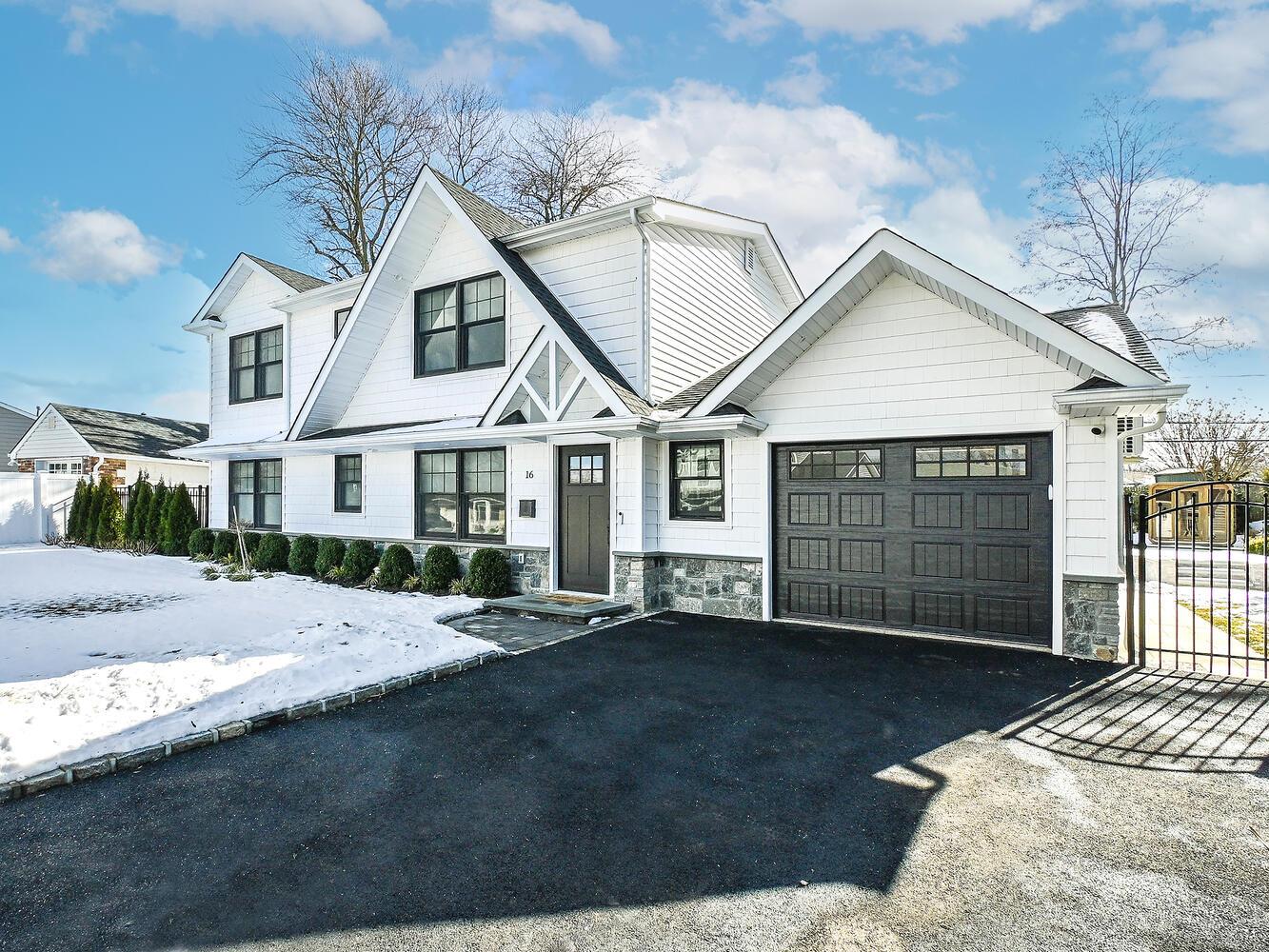 16 Bryant Road, Glen Cove, New York image 2