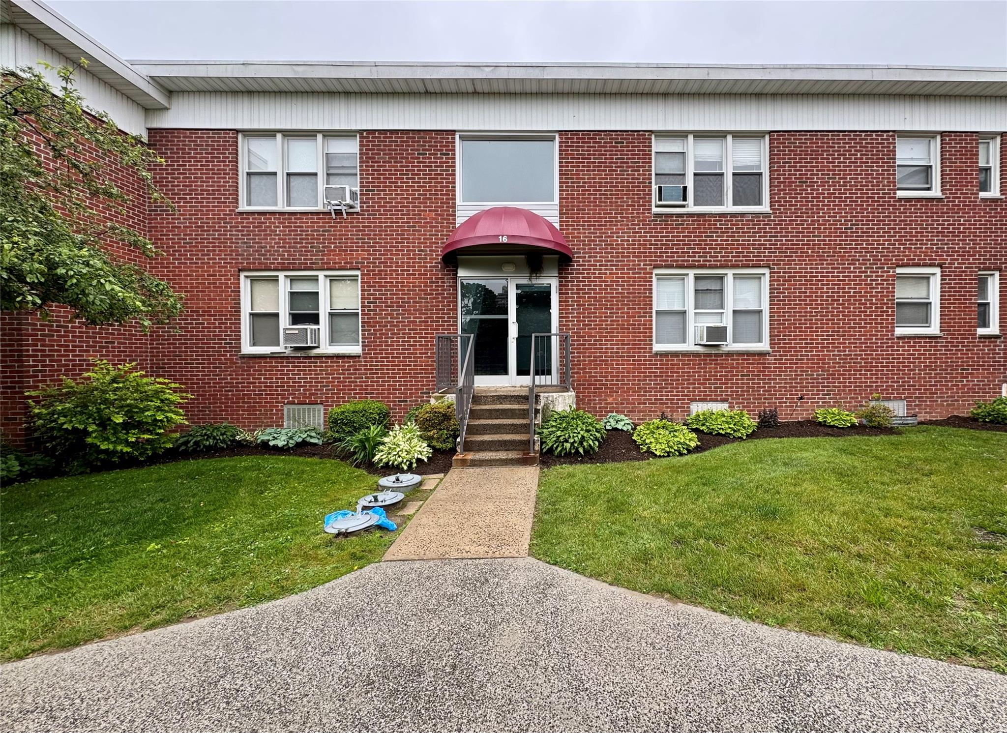 Rental Property at Arlington Street 2B, Yonkers, New York - Bedrooms: 1 
Bathrooms: 1 
Rooms: 3  - $2,000 MO.