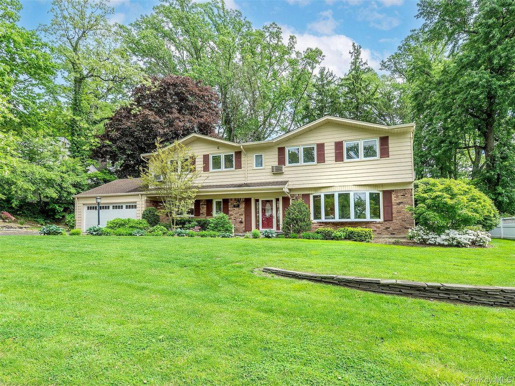 Photo of 149 Chestnut Road, Manhasset, NY 11030 (MLS # 975864)