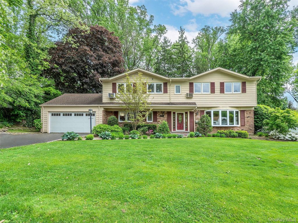 Photo of 149 Chestnut Road, Manhasset, NY 11030 (MLS # 975864)
