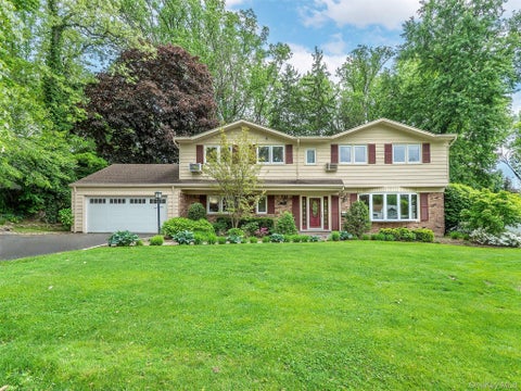 Homes For Sale - 149 Chestnut Road<br/> Manhasset, NY 11030
