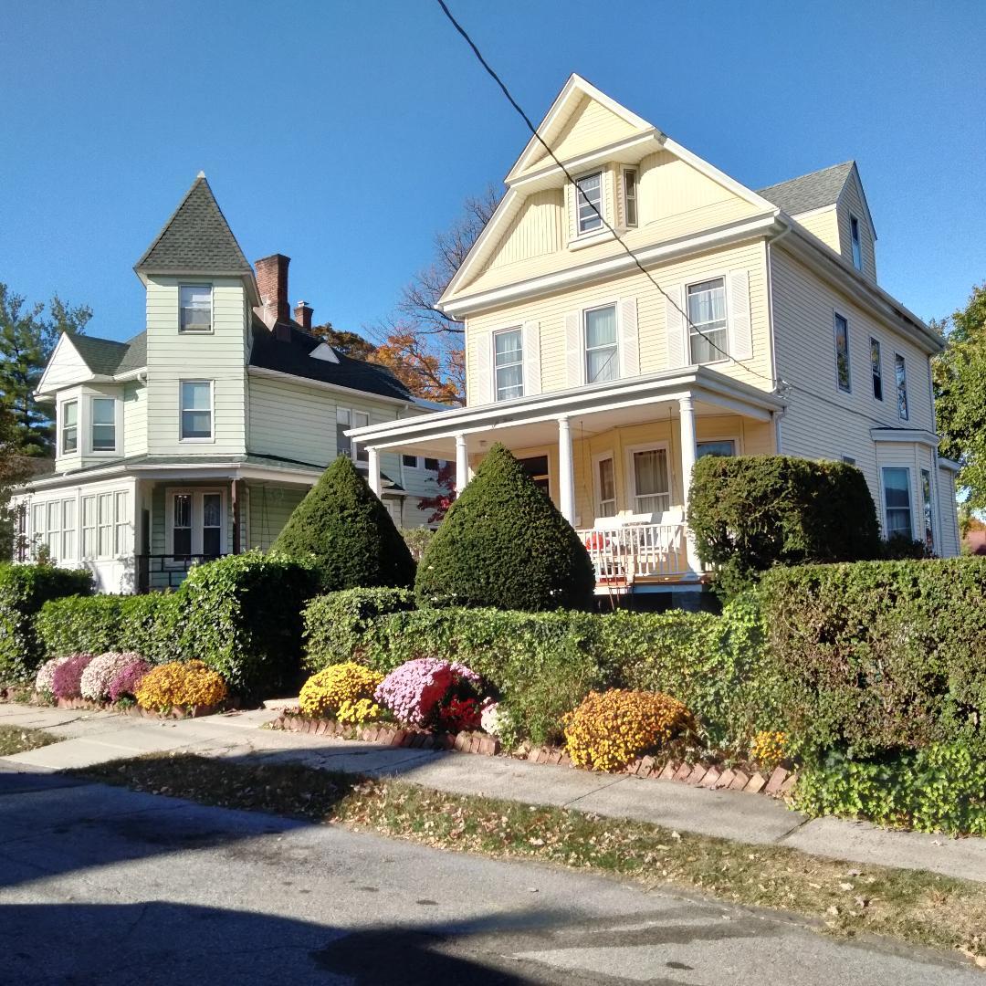 Belvedere Drive, Yonkers, New York - 5 Bedrooms  
3 Bathrooms  
10 Rooms - 