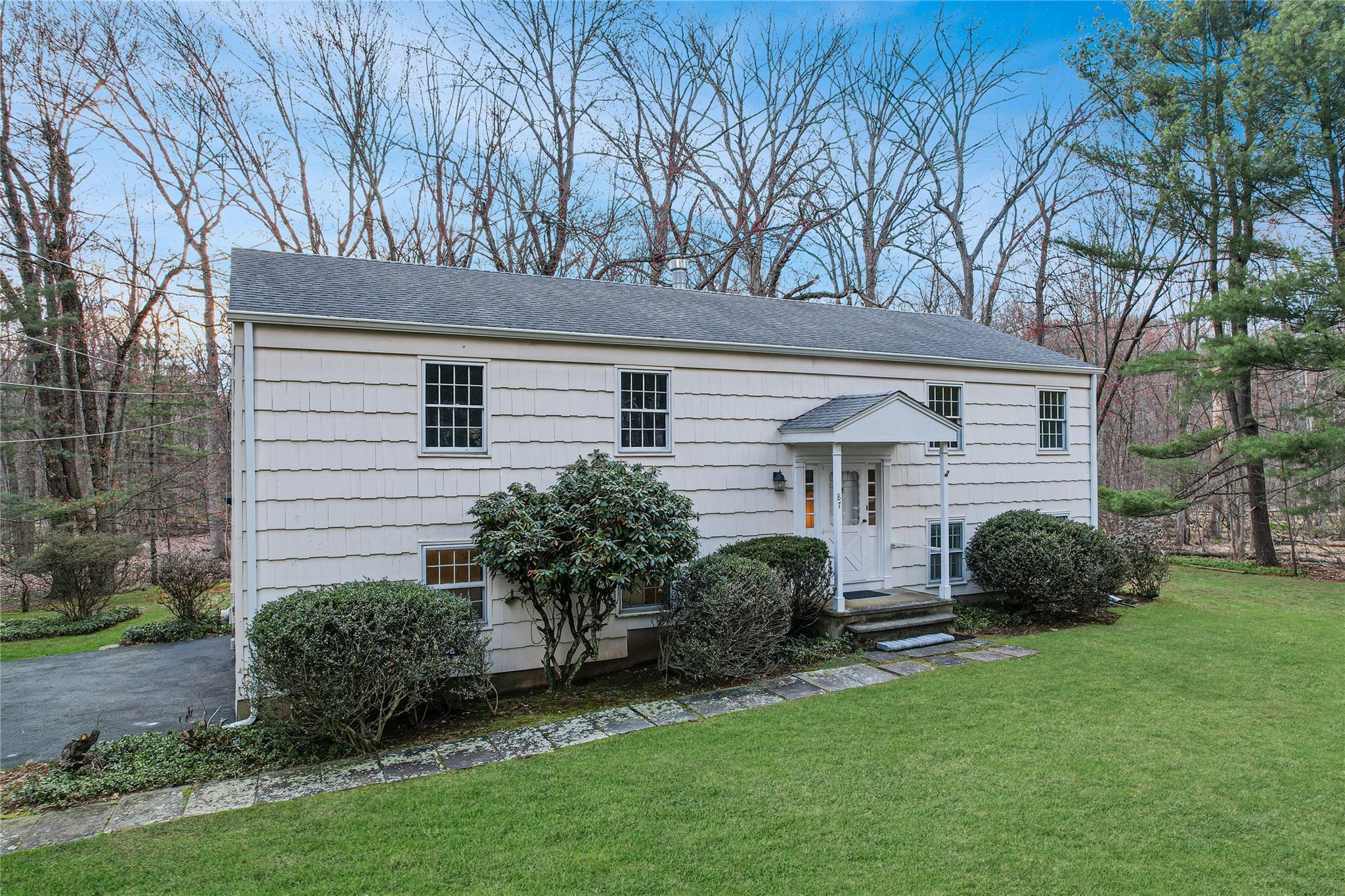 87 Robinhood Lane, New City, New York image 2