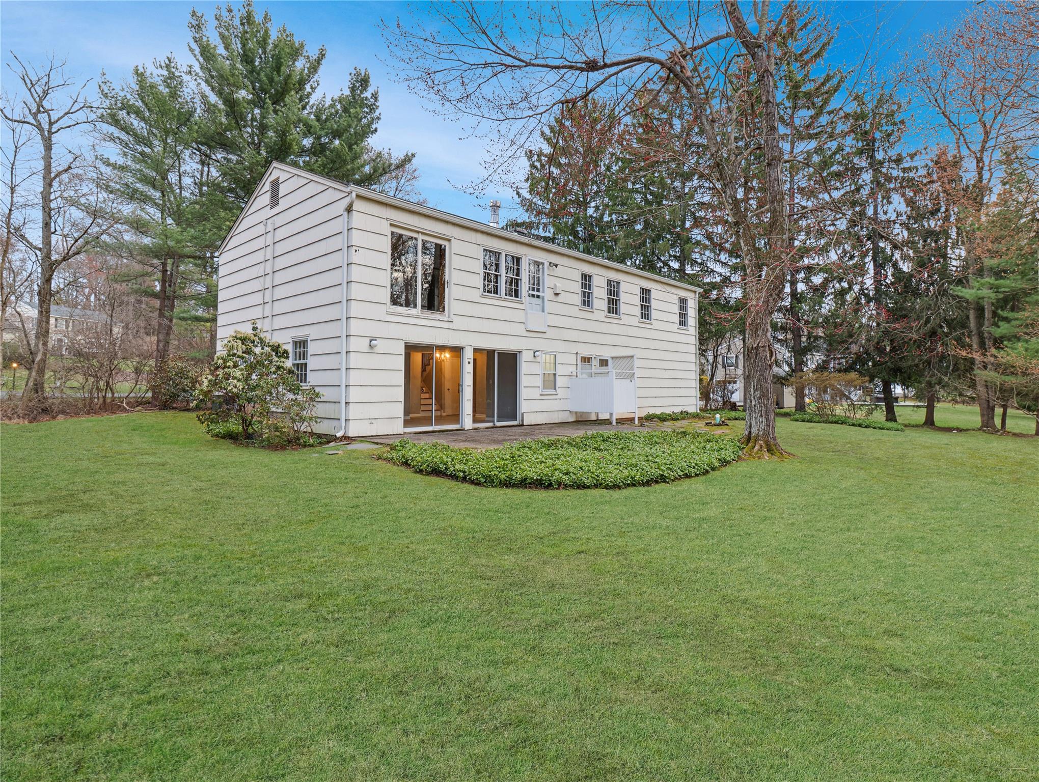 87 Robinhood Lane, New City, New York image 31