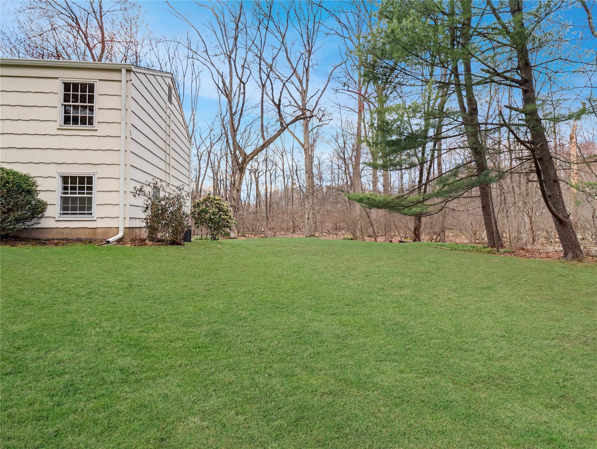 87 Robinhood Lane, New City, New York image 35