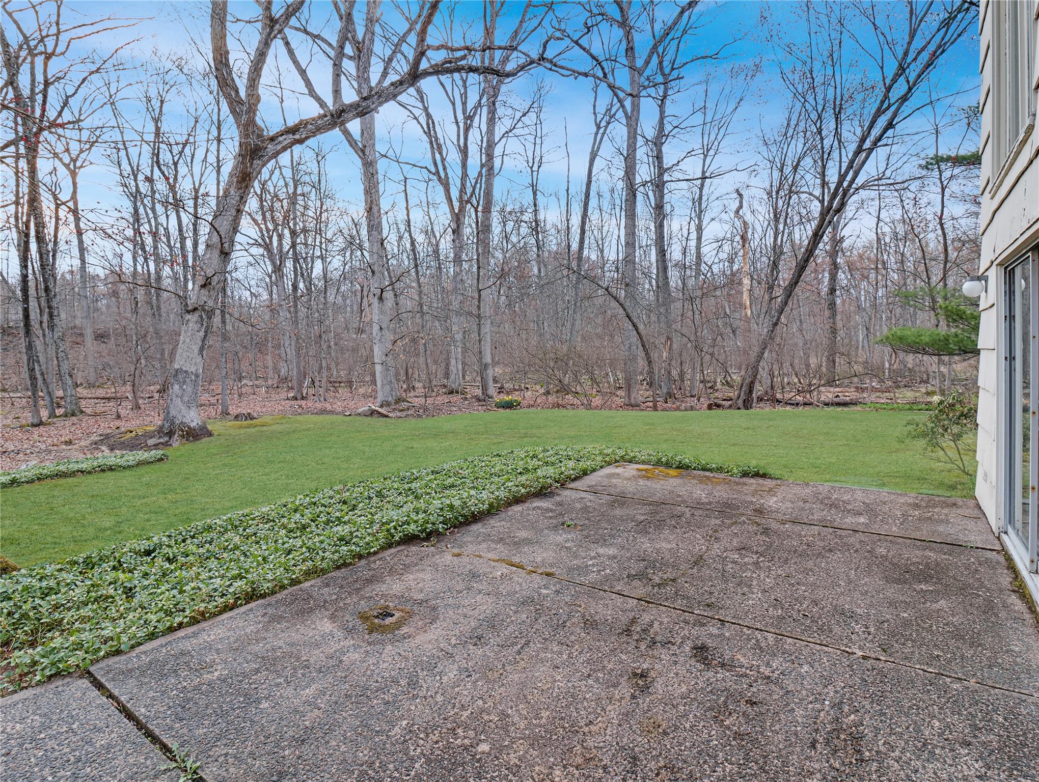 87 Robinhood Lane, New City, New York image 37